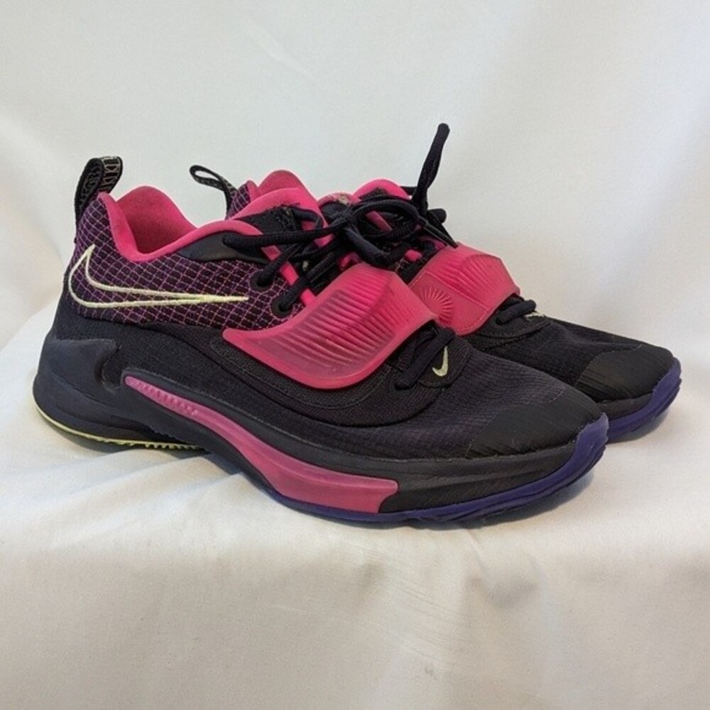 EUC - Nike Zoom Freak 3 Basketball Sneaker (Giannis Shoe) - Big Kid Size 6.5